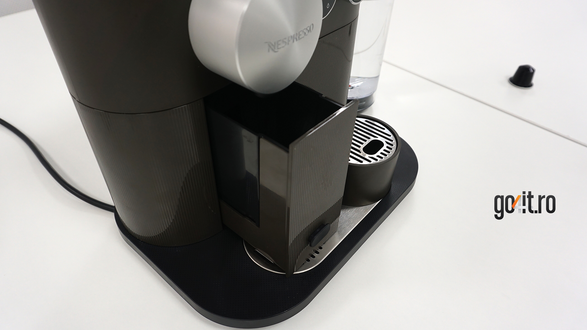 medalist chrysanthemum Goods Nespresso Expert - aparatul inteligent care îţi permite să-ţi prepari cafea  personalizată de pe smartphone [REVIEW]