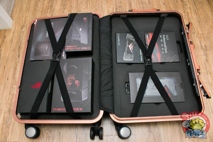 ASUS livrează ROG Phone, telefonul său de gaming, într-o valiză