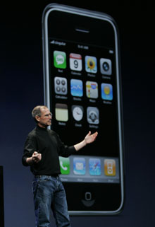 iPhone şi Steve Jobs